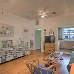 Tybee Island Blue Cottage With Patio, Walk To Beach