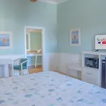 Sea And Breeze Hotel And Condo