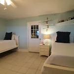 Victoria\'S Beachfront Retreat
