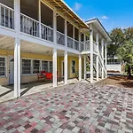 Coops Retreat Unit B