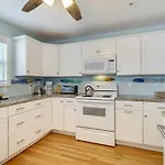 Lovely Tybee Island Home With Deck Less Than 1 Mi To Beach!