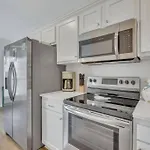 Freshly Renovated Tybee Beach Home:Short Walk To B