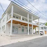 Freshly Renovated Tybee Beach Home:Short Walk To B