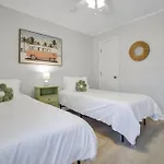 4 Bdr Tybee Family Home With Hot Tub Close To Beac