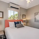 Beach Vacation Walkable To Dining&Shopping-Unit B
