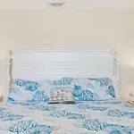 3 Bed Condo Block To Beach 2 Pools Hot Tub