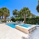 7 Palmwood Court