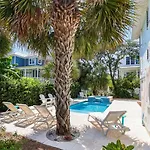 7 Palmwood Court