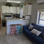 Beach Vacation Walkable To Dining&Shopping-Unit A