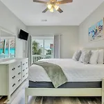 Lovely Tybee Condo Short Walk To The Beach With Lots Of Amenities
