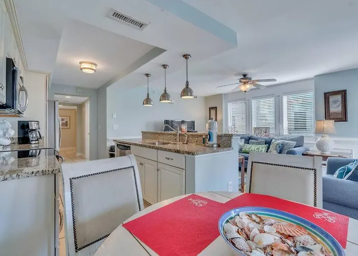 Tybee Dream: 2 Bed 2 Bath Condo W/ Rooftop Pool