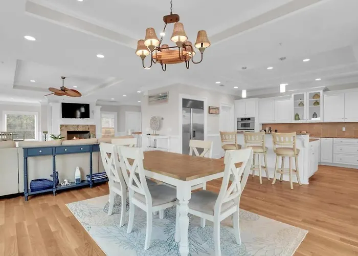 5 Bed 5 Bath Luxury Beach Front Home W/Ocean Views