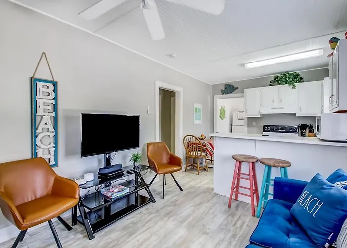 Beach Vacation Walkable To Dining&Shopping-Unit A