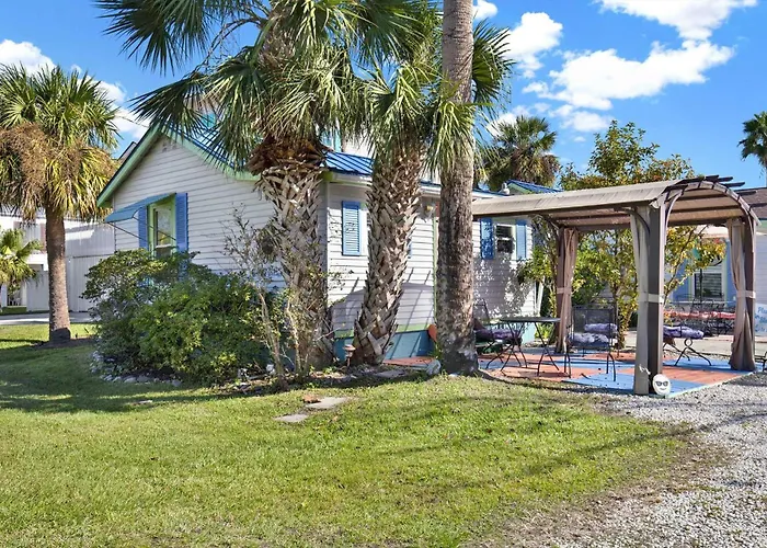 Suncatcher Cottage 1508-2Nd Avenue A