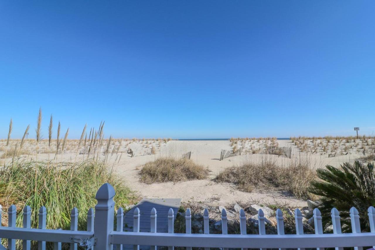 Victoria's Beachfront Retreat Tybee Island
