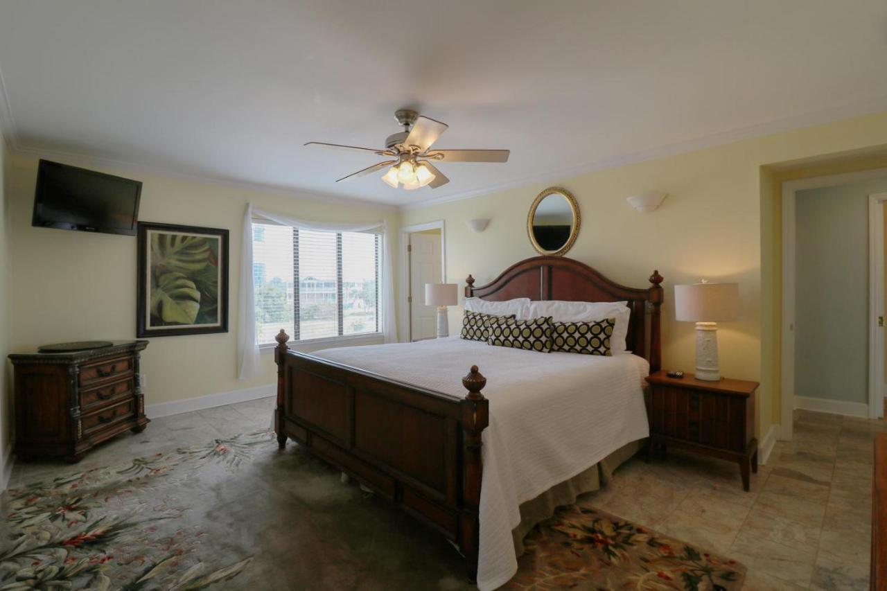 Evelyn's Oasis * Tybee Island