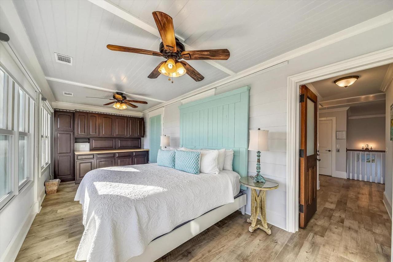 7 Palmwood Court *