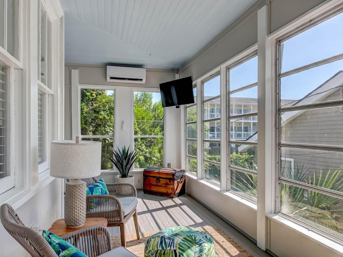 Apartment Daze Upper *