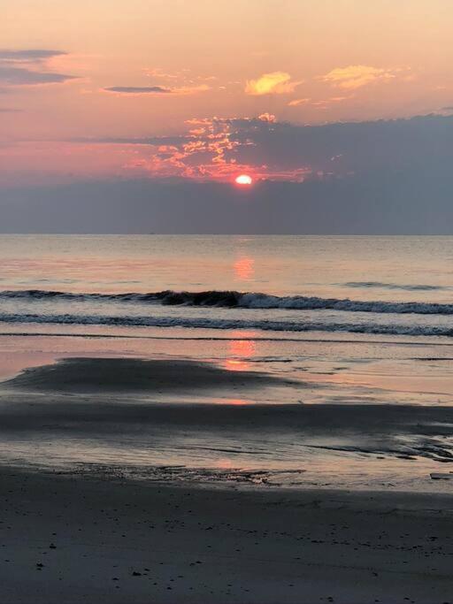 Tybee Sunshine ~ 50 Steps 'till Toes In The Apartment Tybee Island
