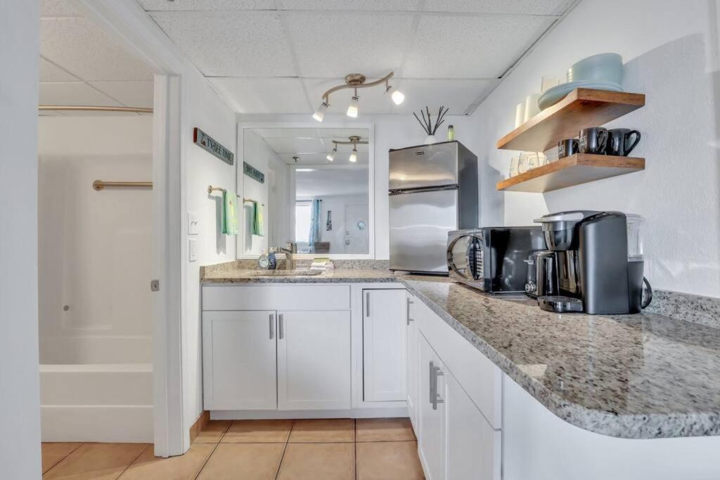 The Sea & Breeze:1 Bed W/pool Steps To Tybee Island