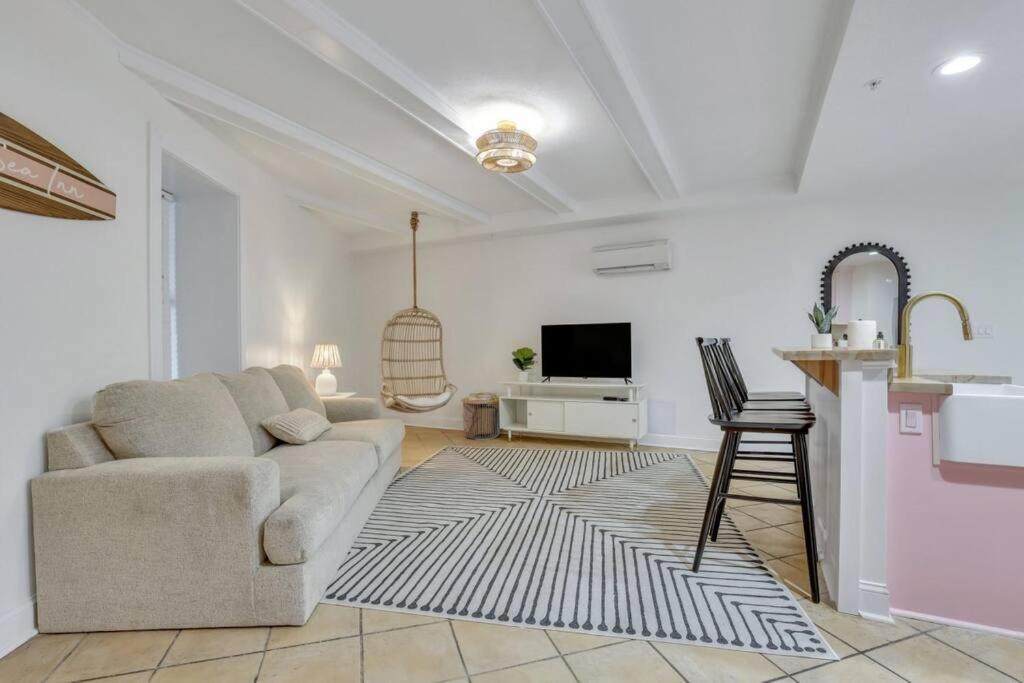 Salt & Sea Unit B-1 Bed 1 Ba W/pool Apartment *