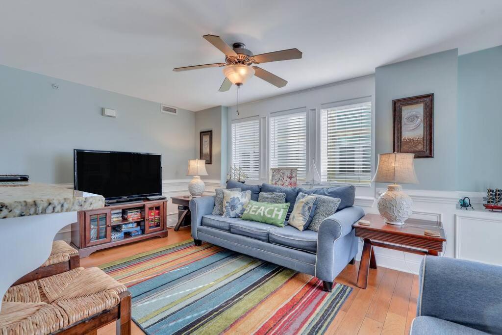 Tybee Dream: 2 Bed 2 Bath W/ Rooftop Pool * Tybee Island