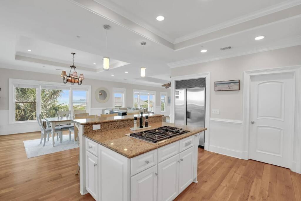 5 Bed 5 Bath Luxury Front W/ocean Views