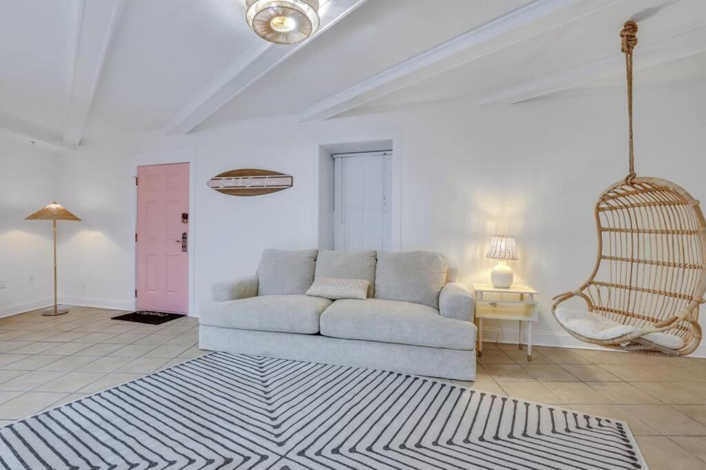 Salt & Sea Unit B-1 Bed 1 Ba W/pool Apartment *