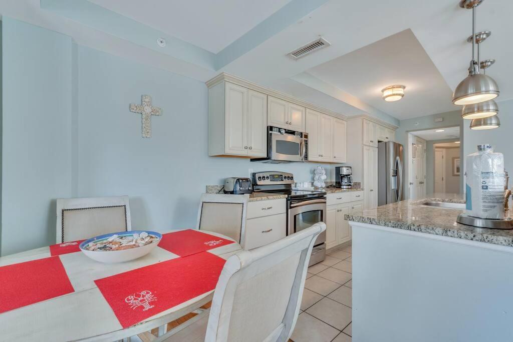 Apartment Tybee Dream: 2 Bed 2 Bath W/ Rooftop Pool Tybee Island