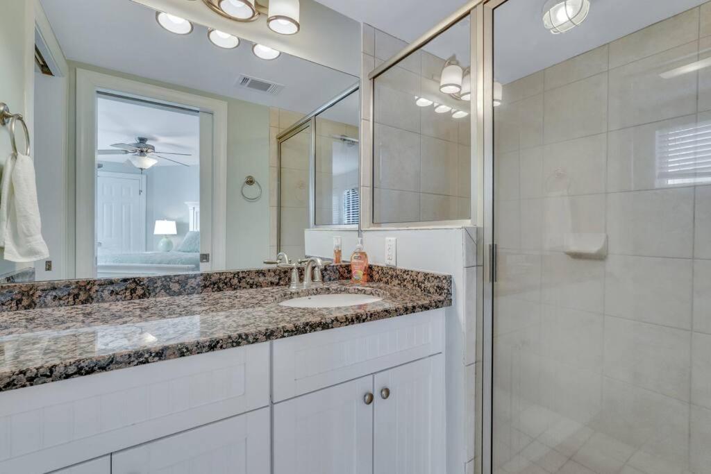 Tybee Dream: 2 Bed 2 Bath W/ Rooftop Pool Tybee Island