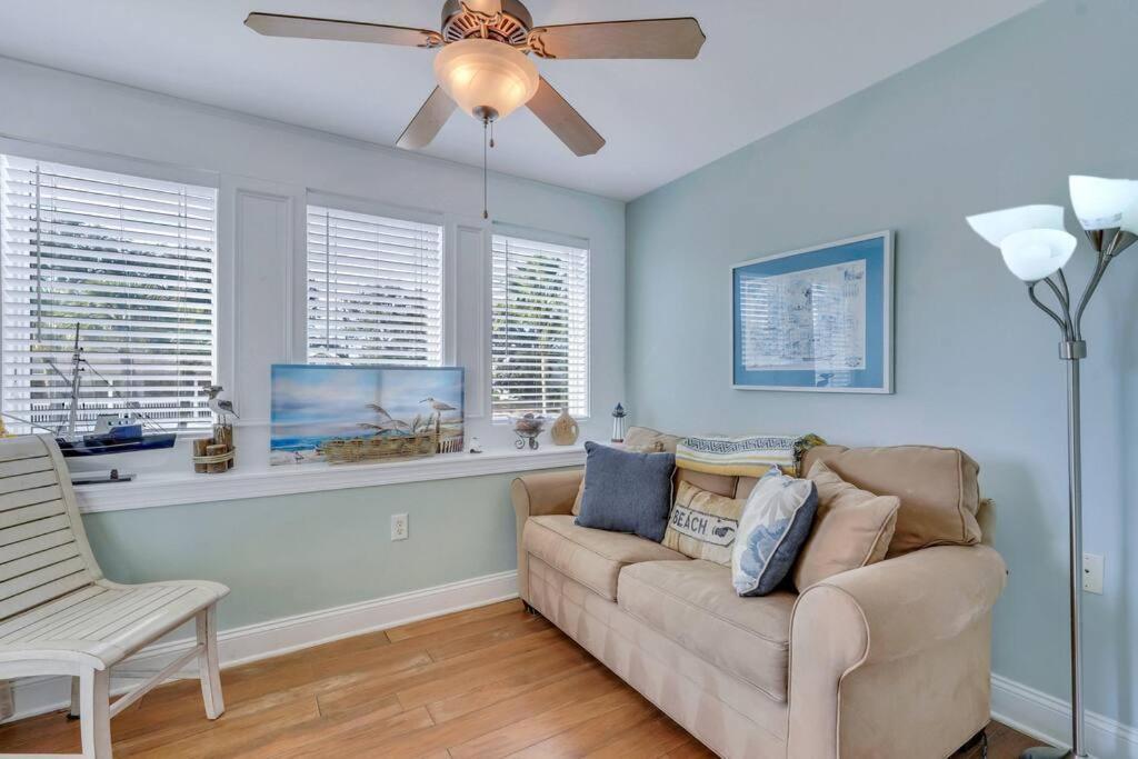 Tybee Dream: 2 Bed 2 Bath W/ Rooftop Pool Apartment *
