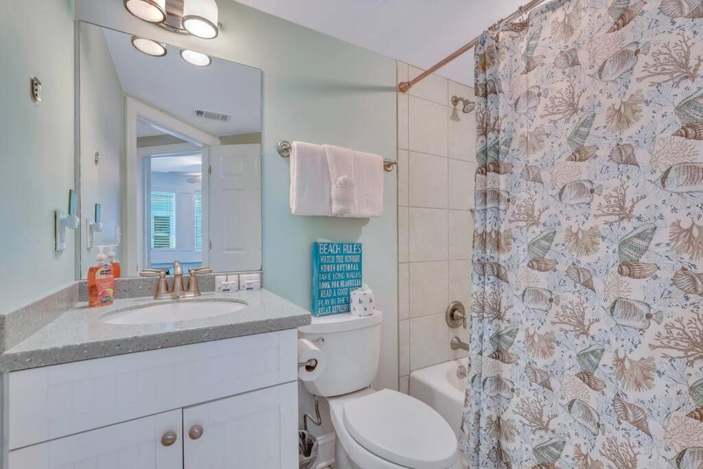 Apartment Tybee Dream: 2 Bed 2 Bath W/ Rooftop Pool *