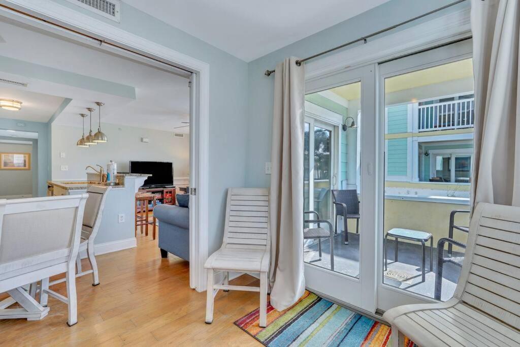 Tybee Dream: 2 Bed 2 Bath W/ Rooftop Pool * Tybee Island