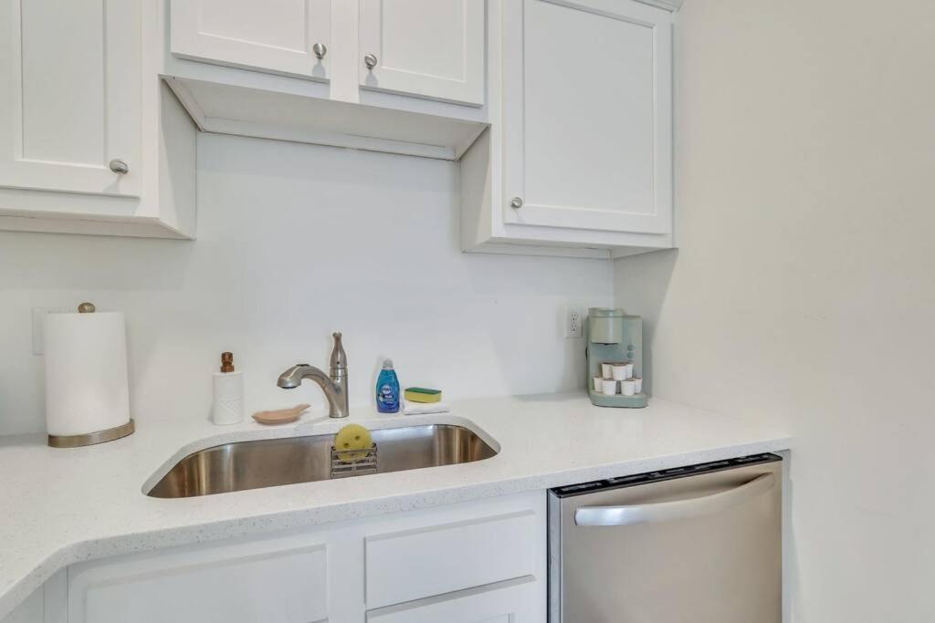 Freshly Renovated Tybee Home:short Walk To B * Tybee Island