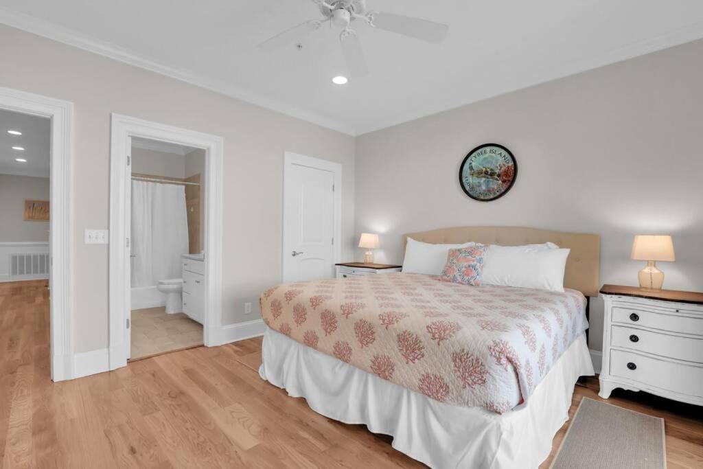 Apartment 5 Bed 5 Bath Luxury Front W/ocean Views *