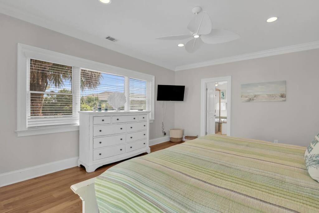 Apartment 5 Bed 5 Bath Luxury Front W/ocean Views *
