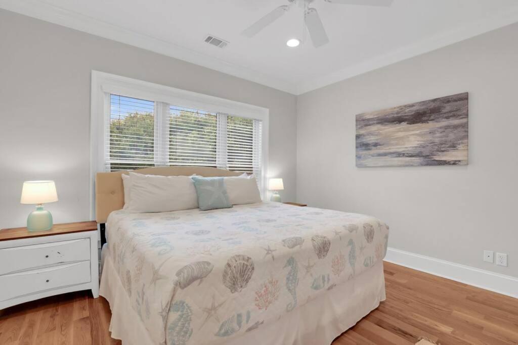 5 Bed 5 Bath Luxury Front W/ocean Views Apartment