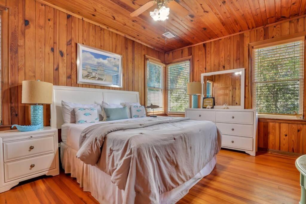 Pineapple By The Sea, 3 Bedroom Home, Steps To Tybee Island