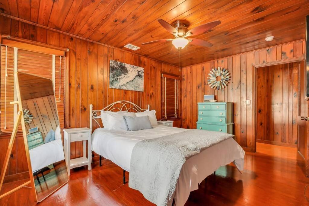 Apartment Sandy Feet Retreat Unit A 3 Bedroom Unit Steps To