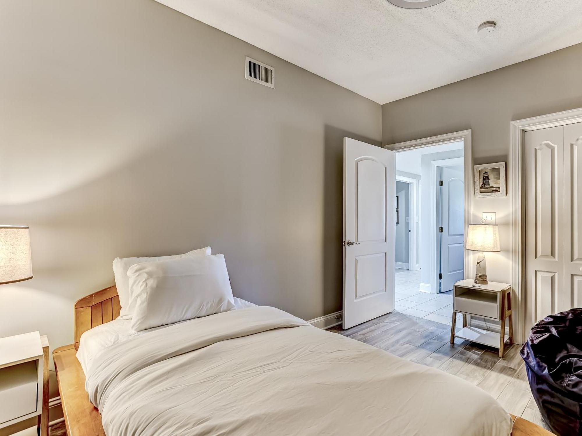 Holiday home Wonderful Ocean Views, Heated Pool Access, Steps To Beach! By Southern Belle Tybee