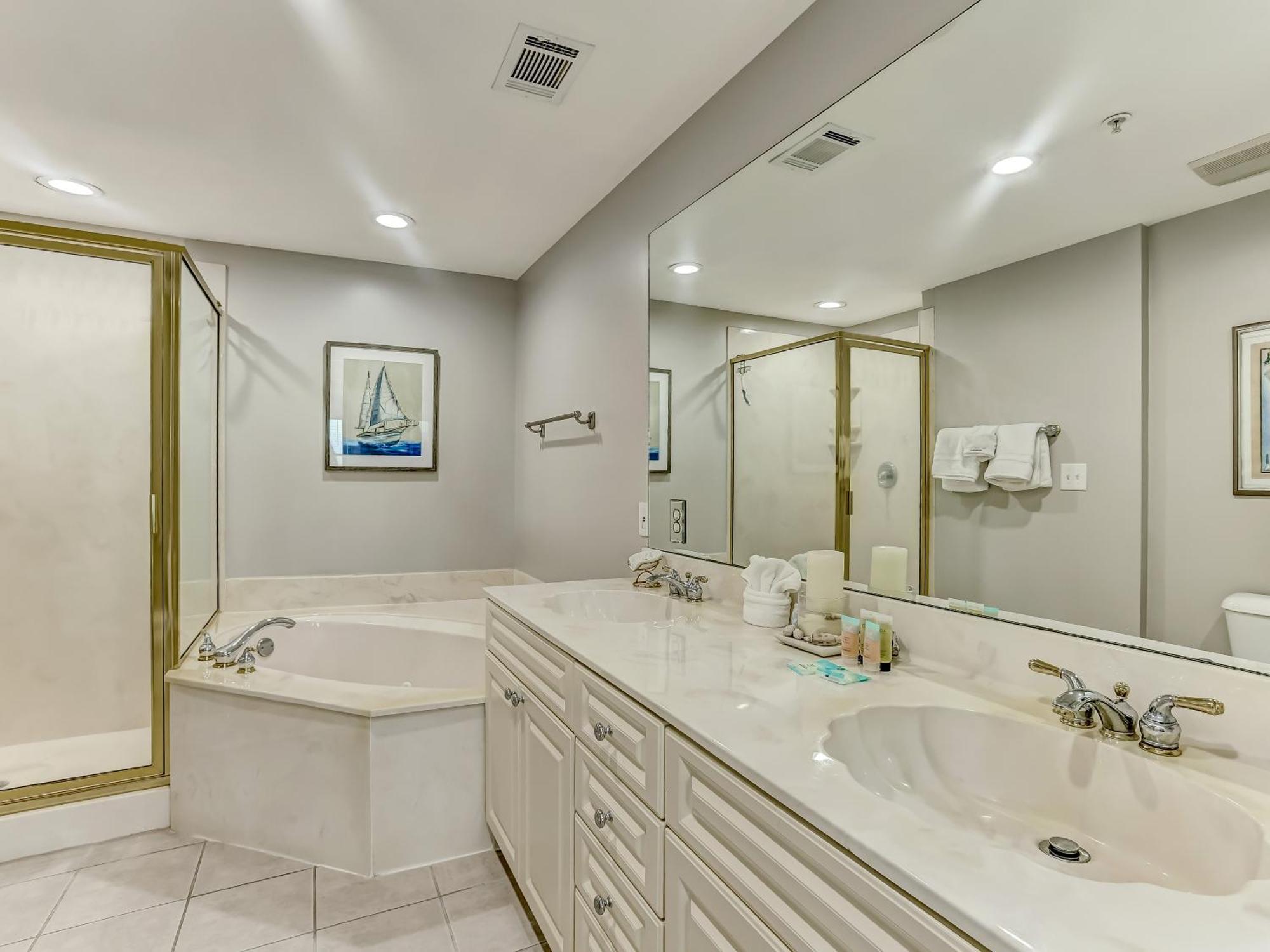 Wonderful Ocean Views, Heated Pool Access, Steps To Beach! By Southern Belle Tybee Holiday home