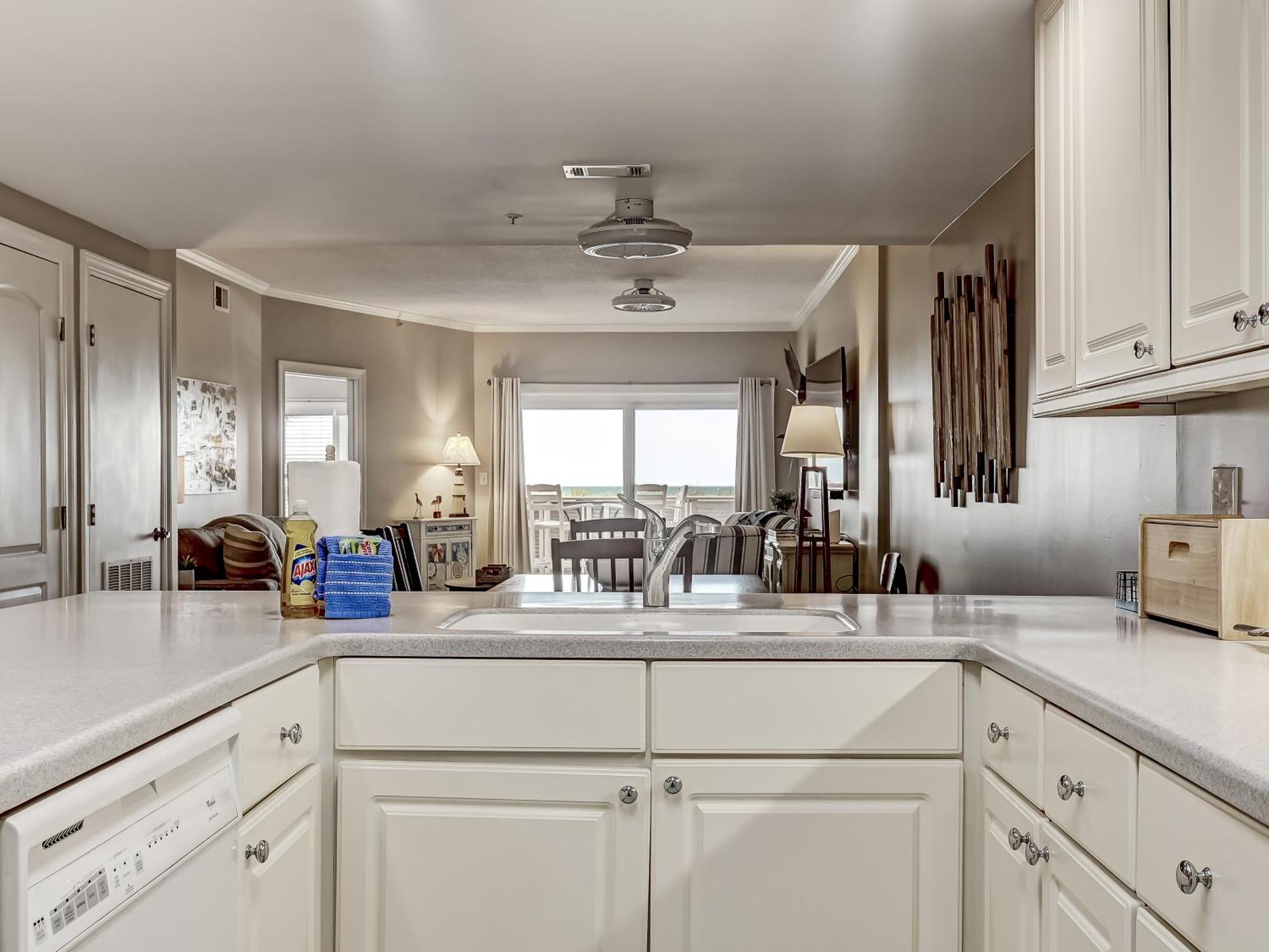 Wonderful Ocean Views, Heated Pool Access, Steps To Beach! By Southern Belle Tybee * Tybee Island