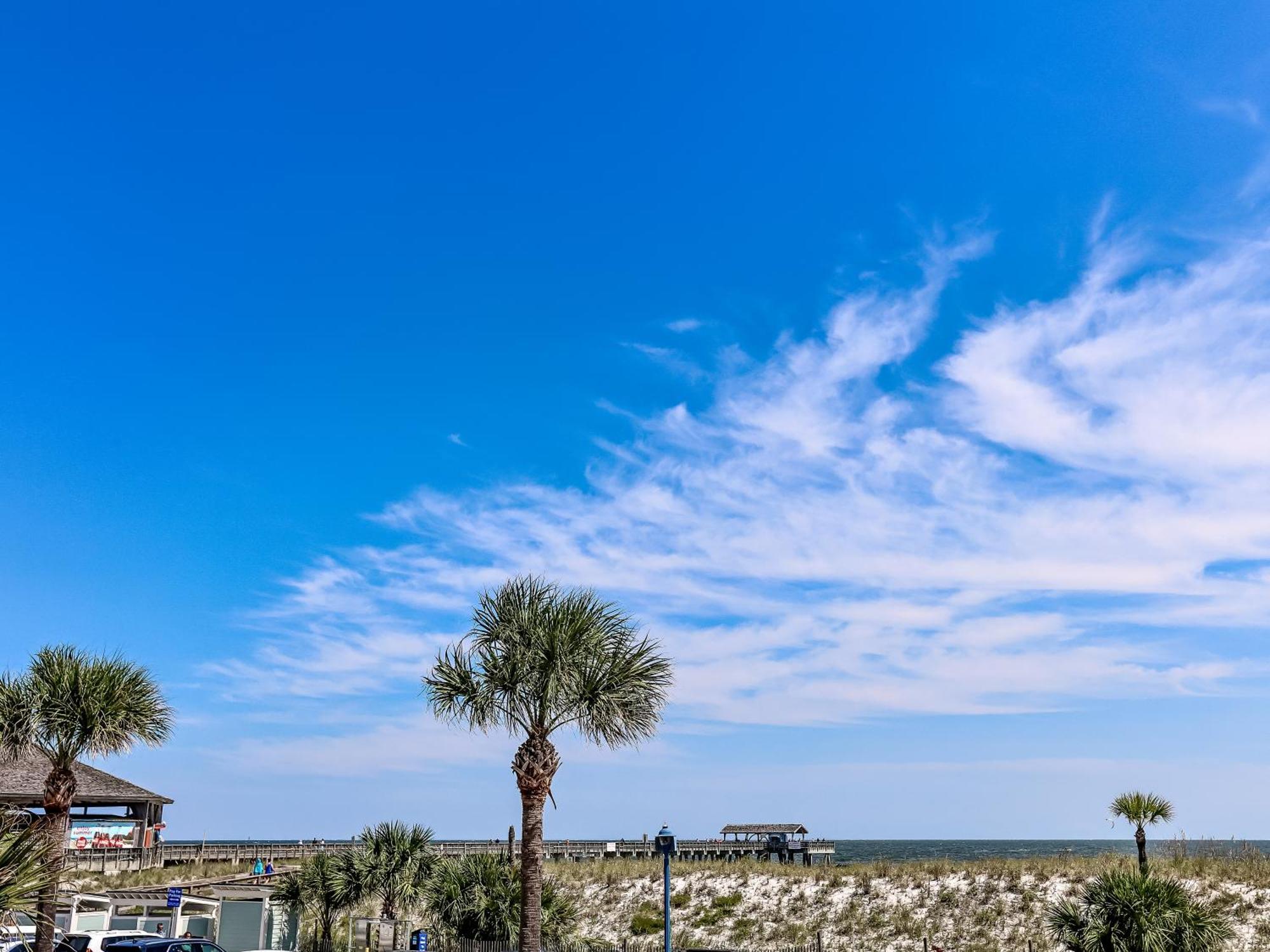 Holiday home Wonderful Ocean Views, Heated Pool Access, Steps To Beach! By Southern Belle Tybee
