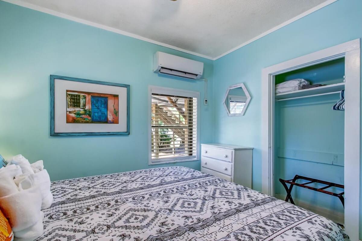 Vacation Walkable To Dining&shopping-unit A Holiday home *