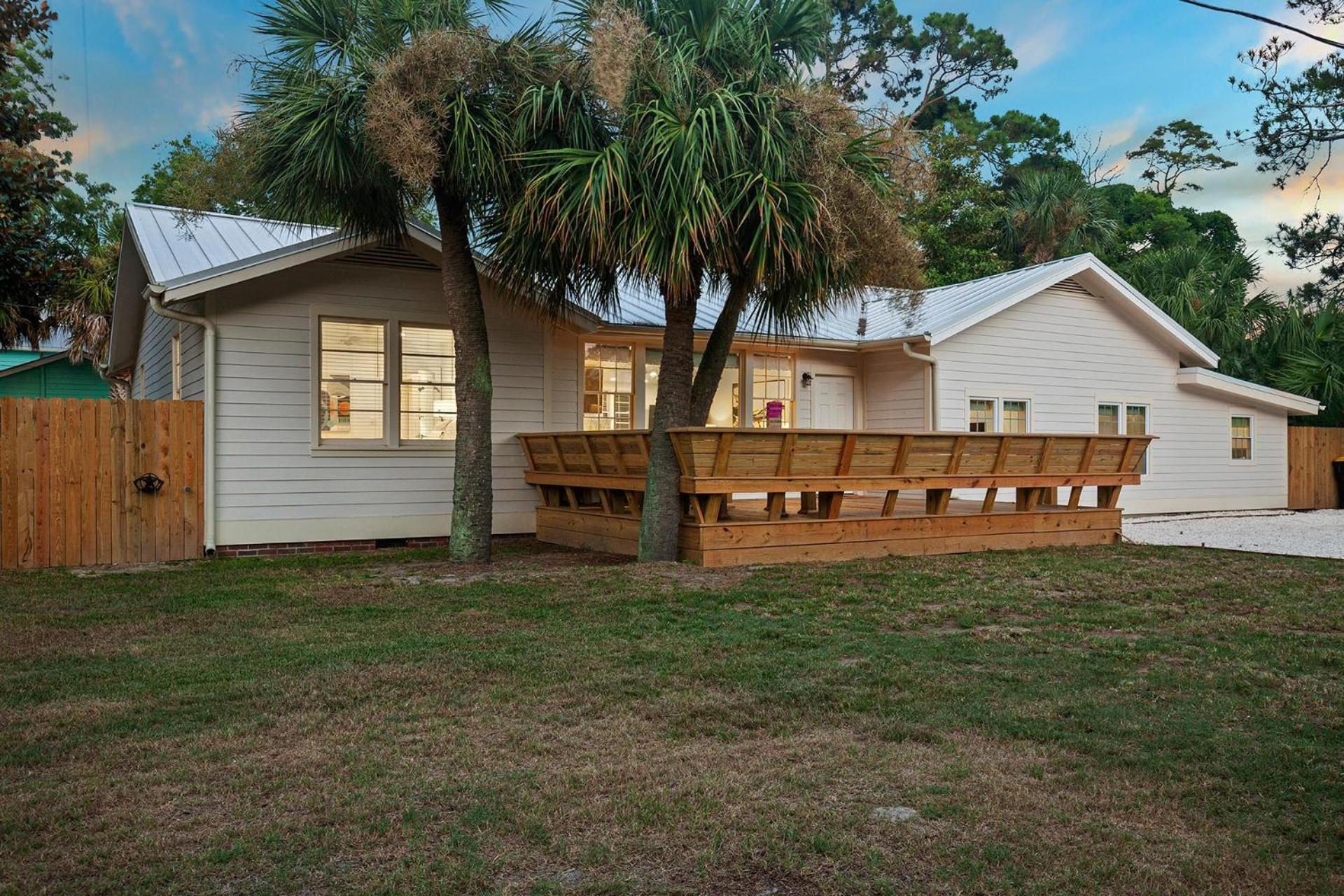 Pink Pearl By The Sea 8 Bedroom Holiday home Tybee Island