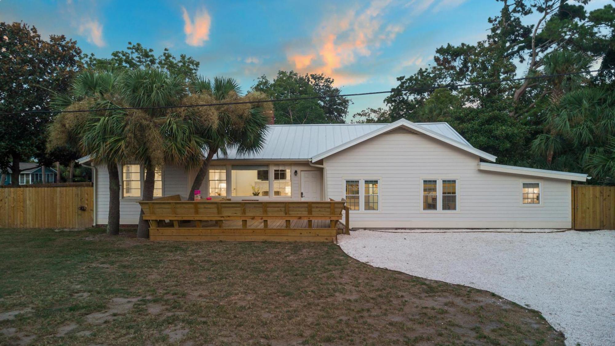 Pink Pearl By The Sea 5 Bedroom * Tybee Island