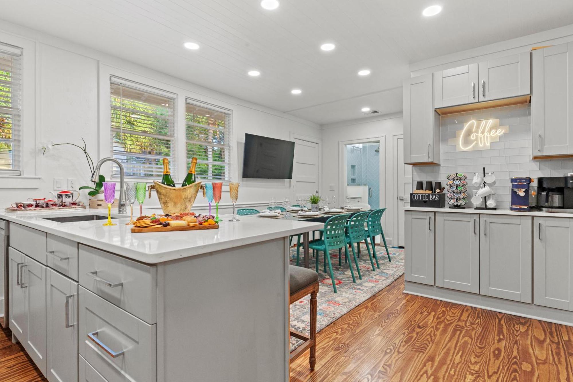 Pink Pearl By The Sea 5 Bedroom Holiday home Tybee Island