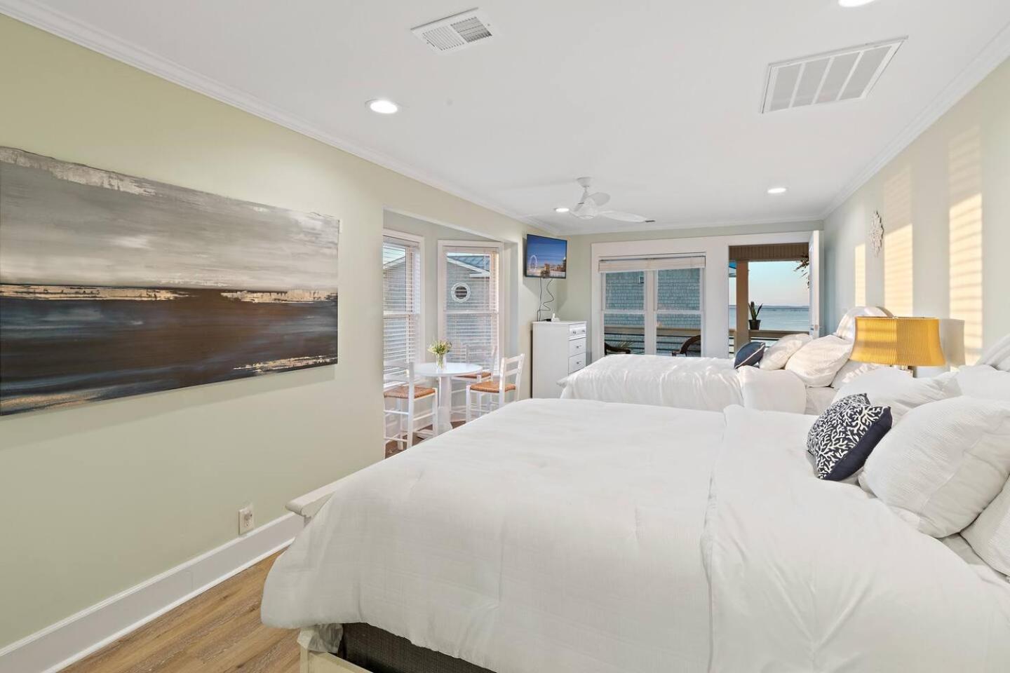 Holiday home Newly Remodeled Beachfront Private Access