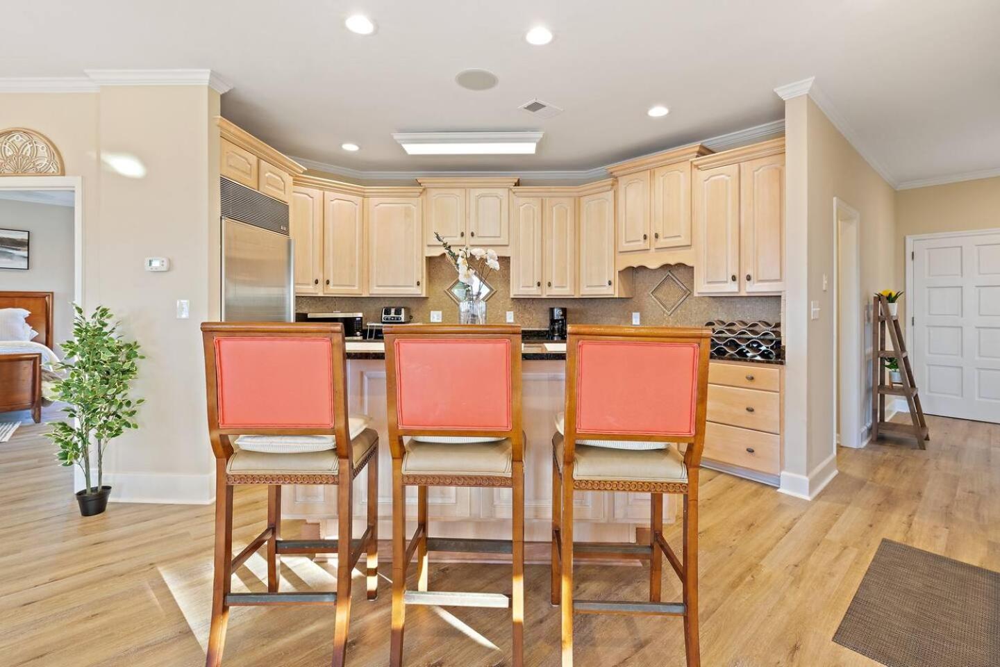 Holiday home Newly Remodeled Beachfront Private Access