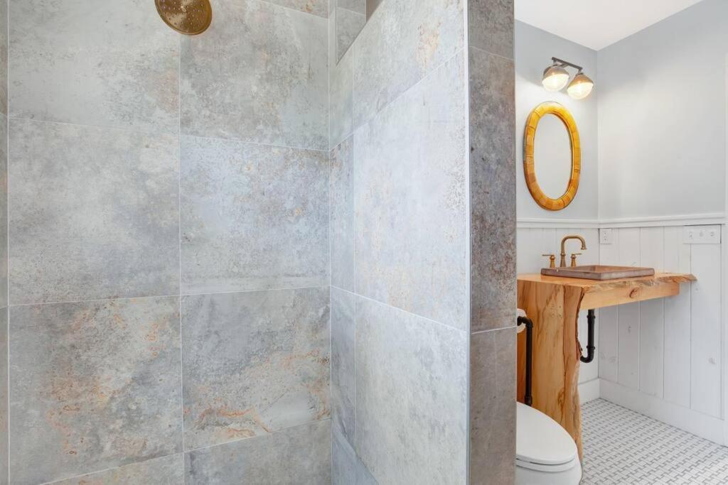 Apartment 5 Bed 3 Ba House W Private Pool *
